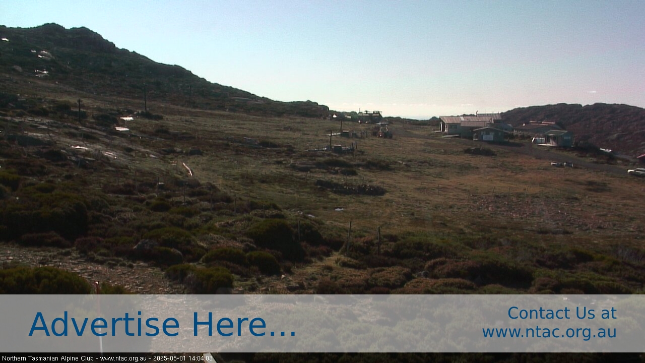 Snow Cam image looking from NTAC Lodge over the Ben Lomond ski field front slopes.